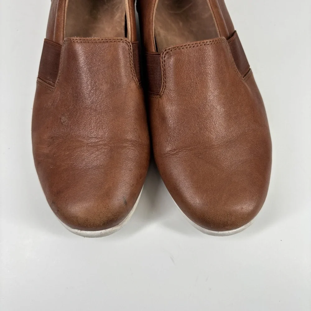 Vionic Magnolia Gianna Women's US 7.5 Tan Leather Comfort Slip-On Flat Loafers